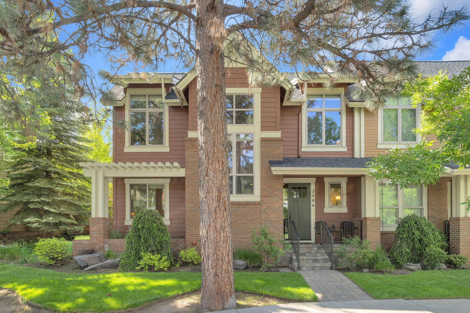 Property Photo:  2506 NW Crossing Drive  OR 97703 