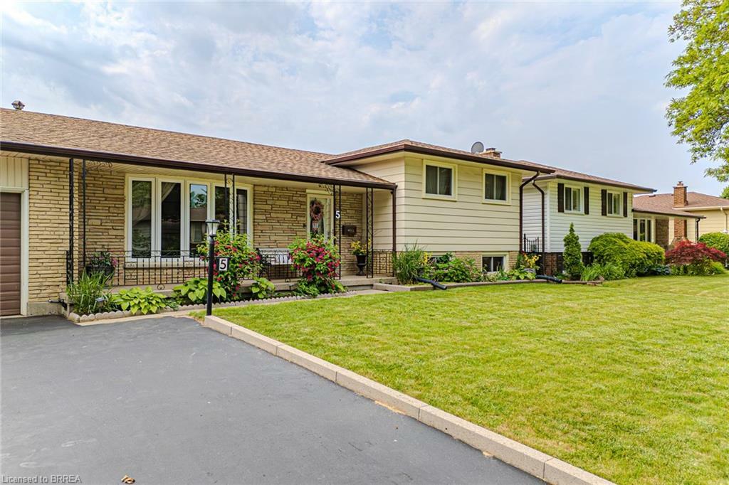 Property Photo: 5 Pippin Drive ON N3R 5V8
