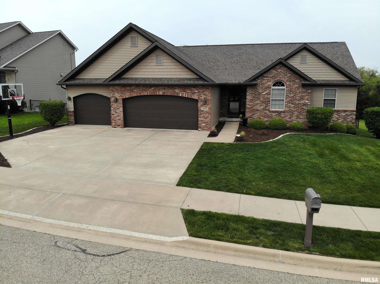 Property Photo: 10509 N Butterfly Drive IL 61525