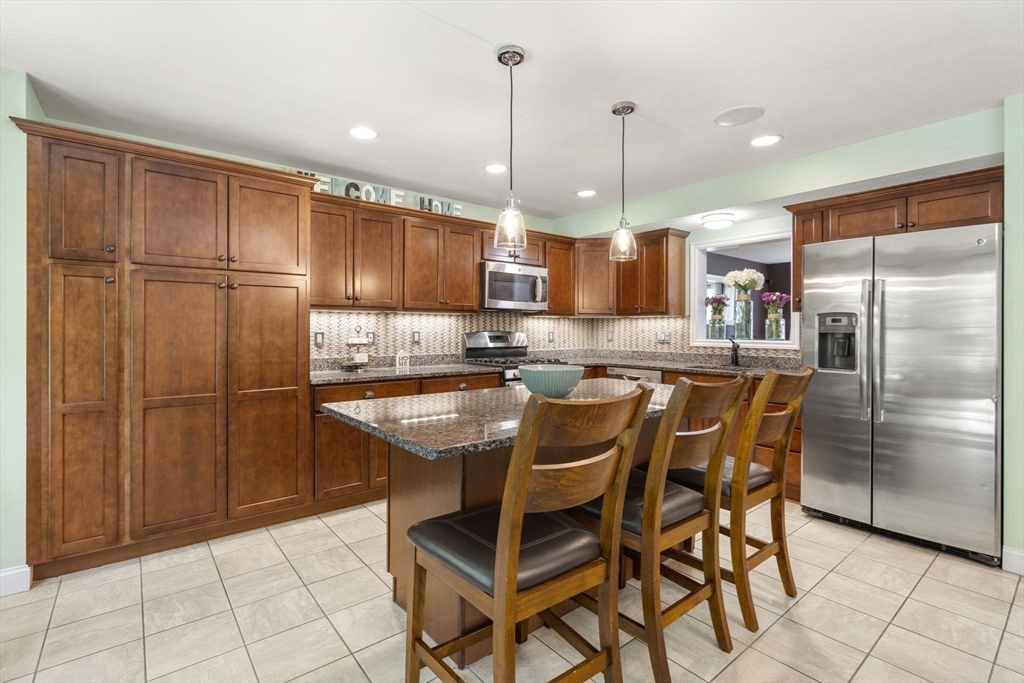 Property Photo: 33 Kensington Way 61 MA 01876