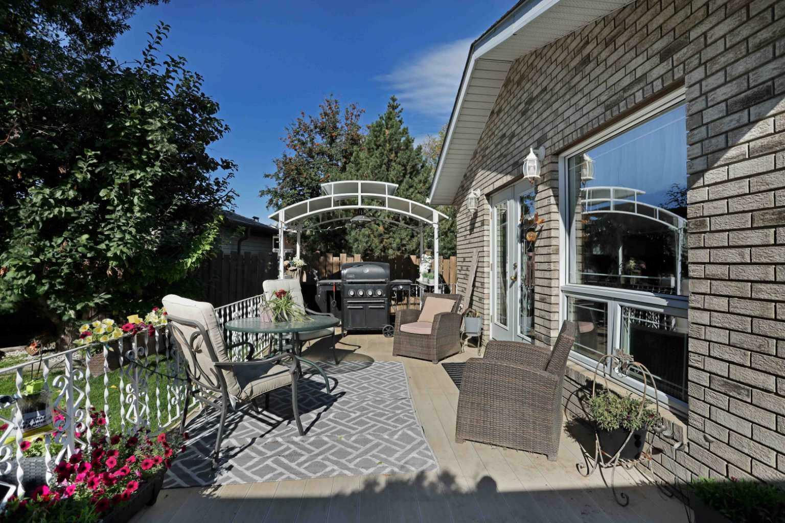 Photo de la propriété: 11 Lakeview Crescent E AB T1R 0L9