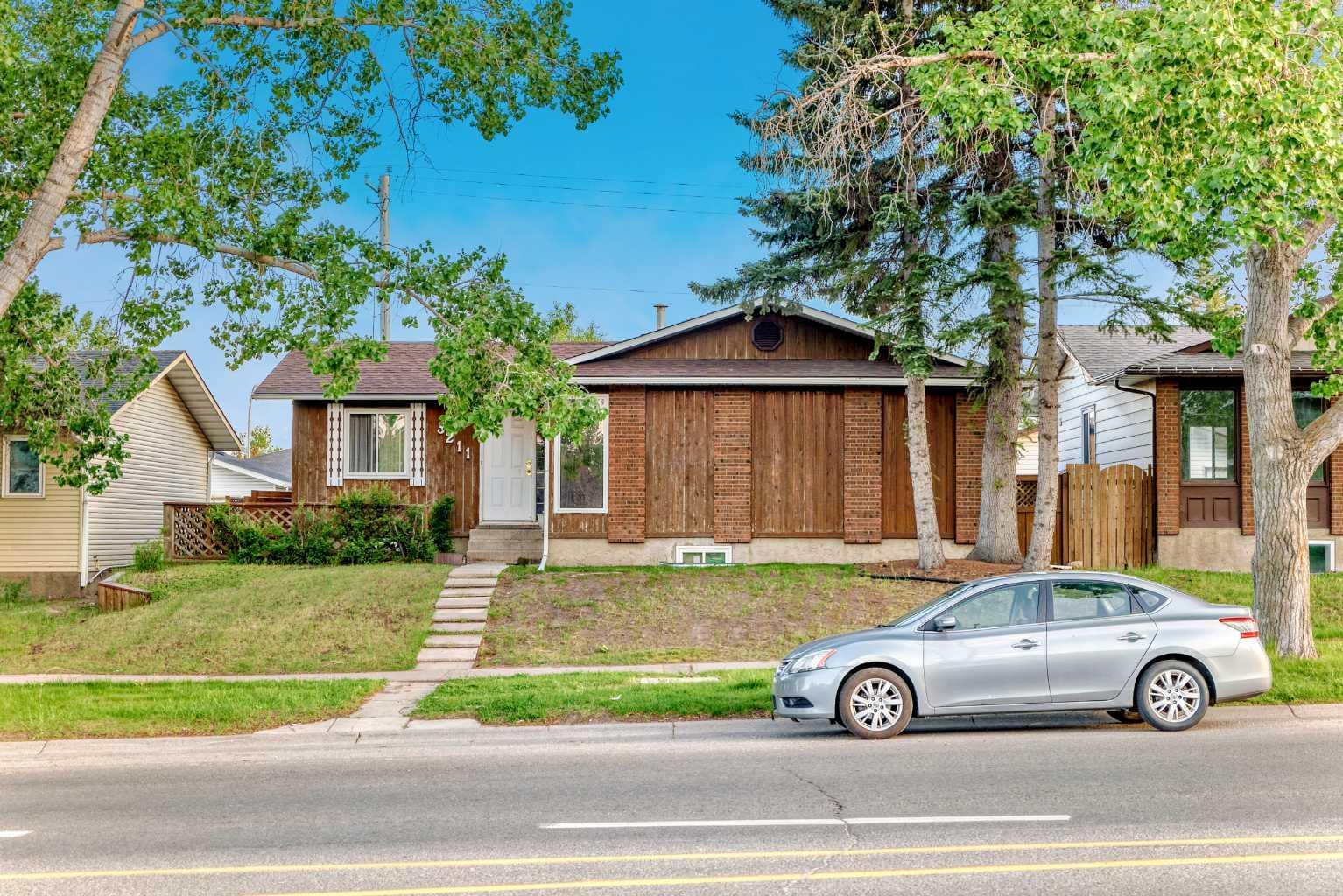 Property Photo: 5211 44 Avenue NE AB T1Y 2Z9