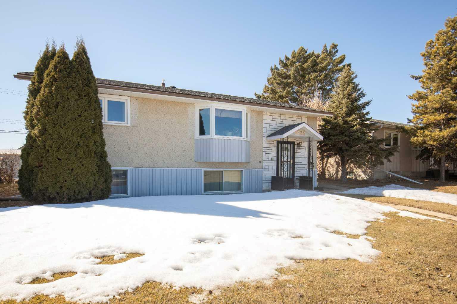 4723 47 Avenue  Lacombe AB T4L 1T9 photo
