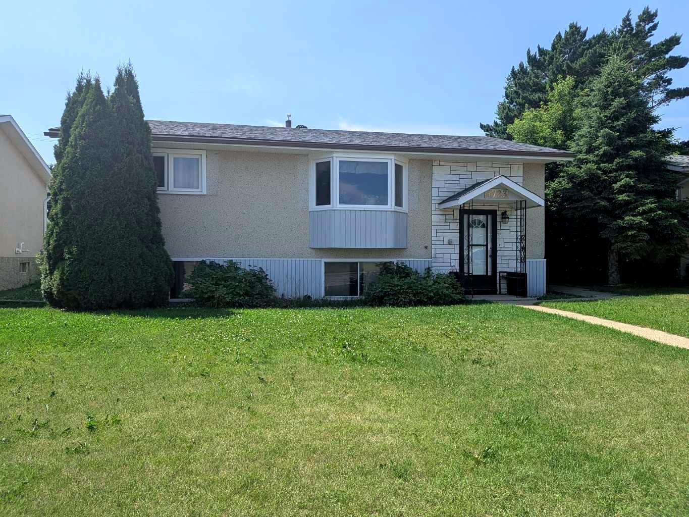 4723 47 Avenue  Lacombe AB T4L 1T9 photo