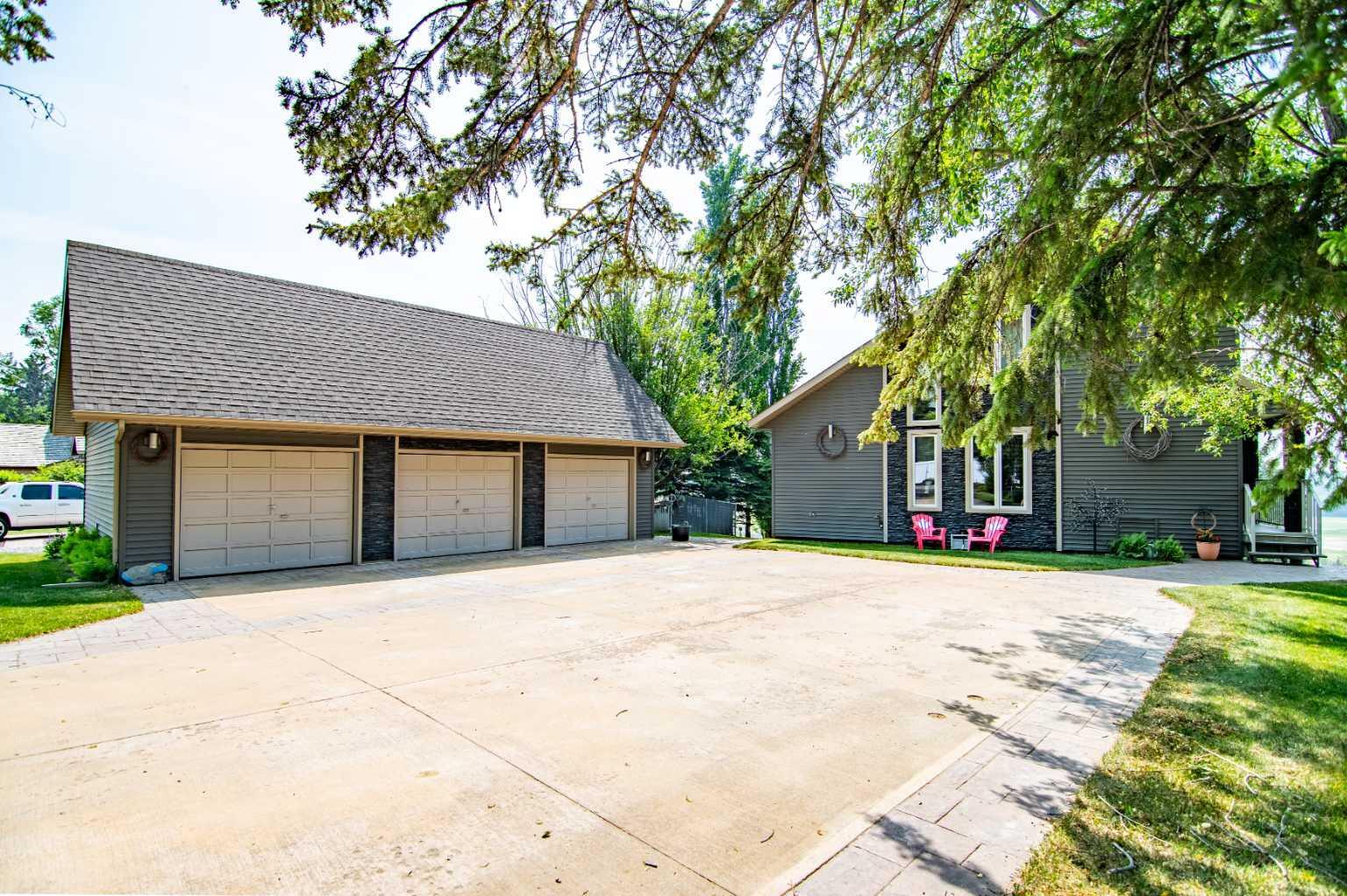 Property Photo: 5712 60 Street AB T4T 1G3
