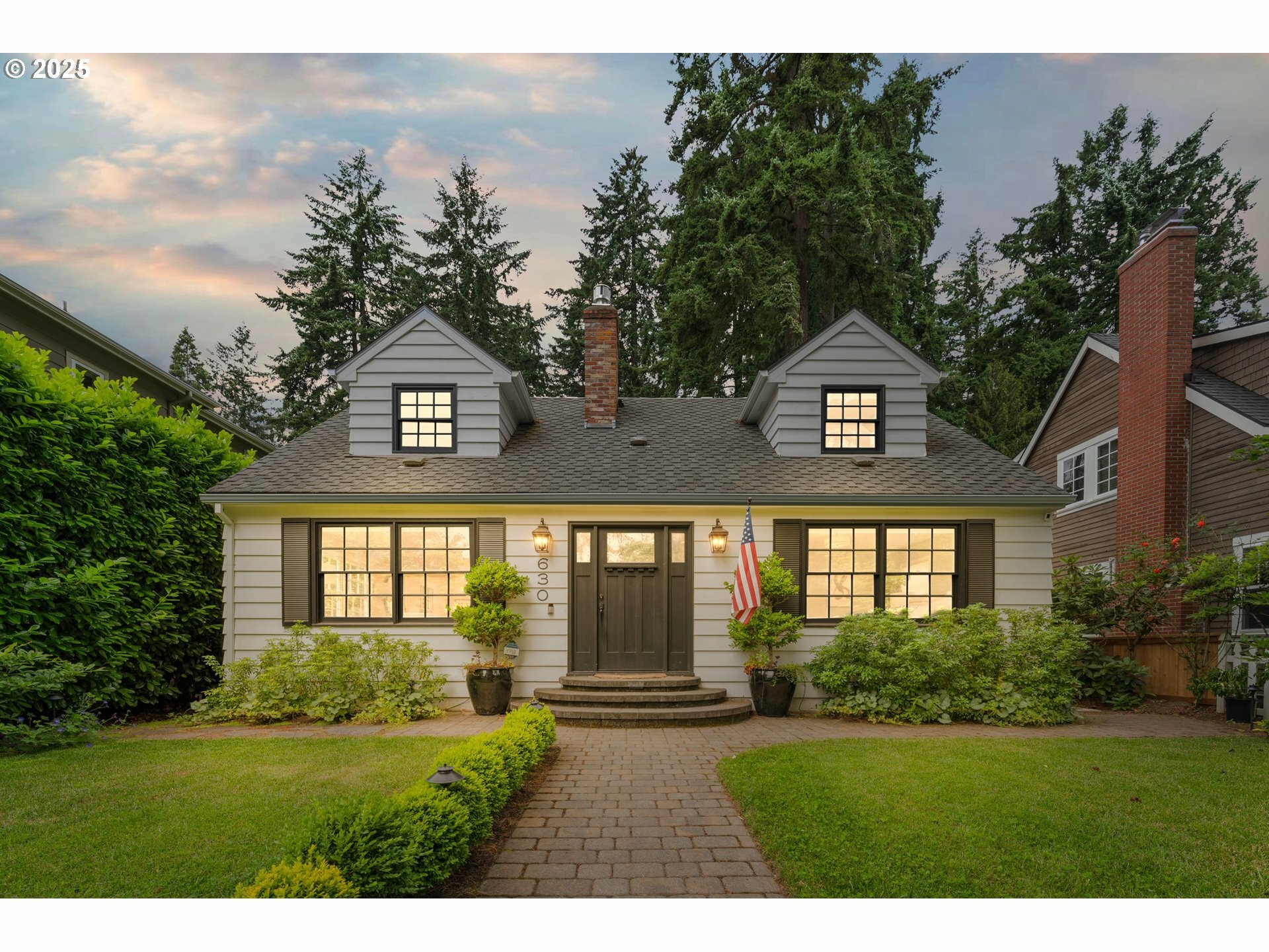 Property Photo: 630 9th St OR 97034