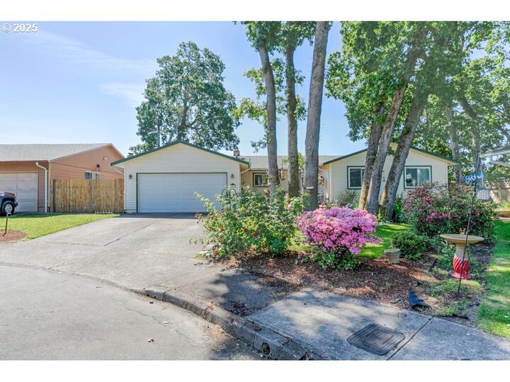 Property Photo: 887 Oxen Ct SE OR 97317