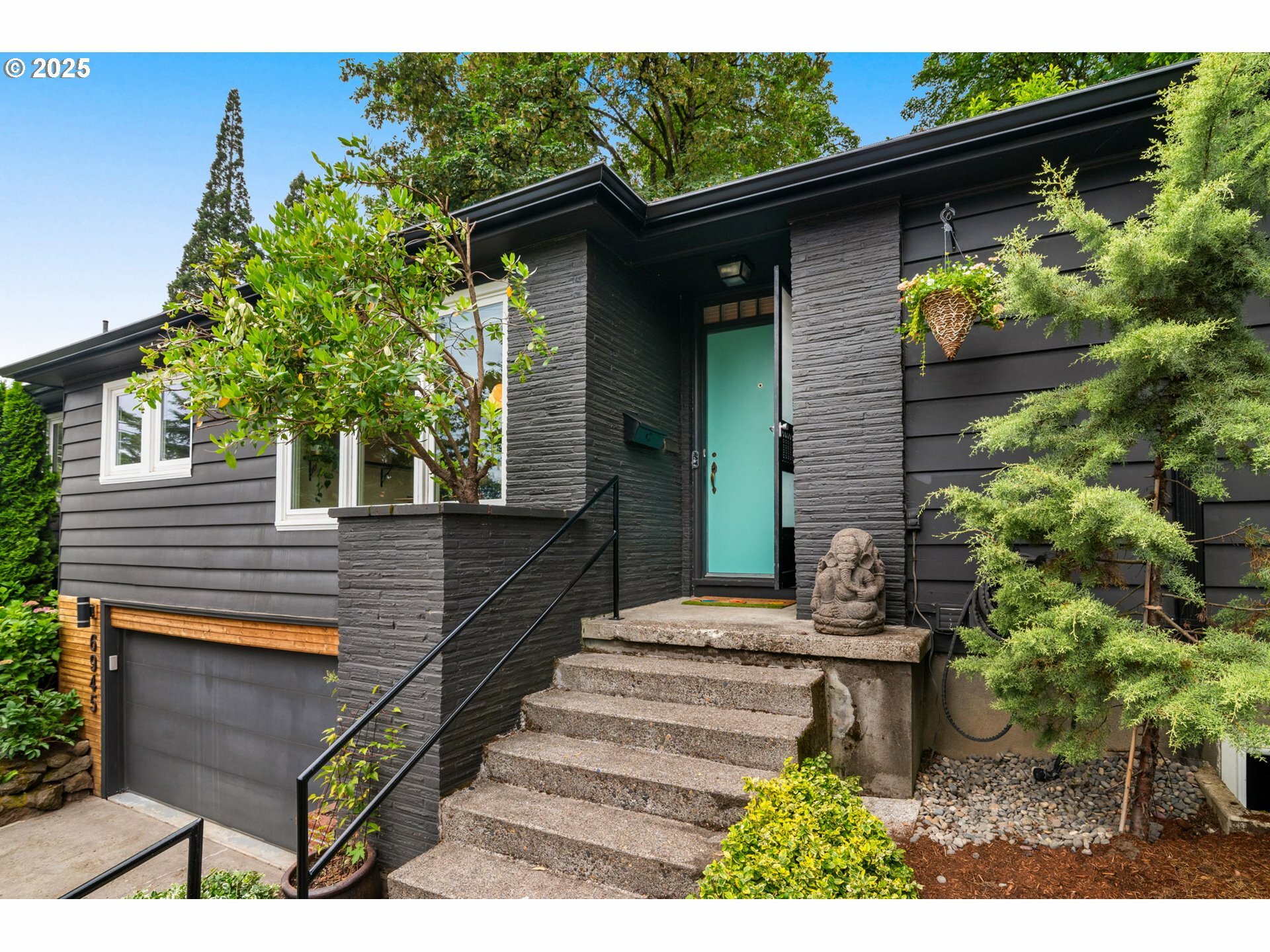 Property Photo:  6945 SW 7th Ave  OR 97219 
