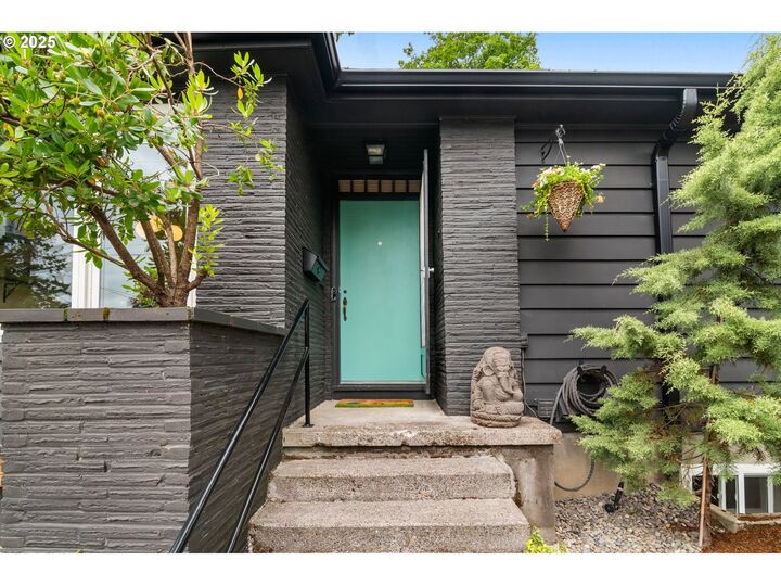 Property Photo: 6945 SW 7th Ave OR 97219