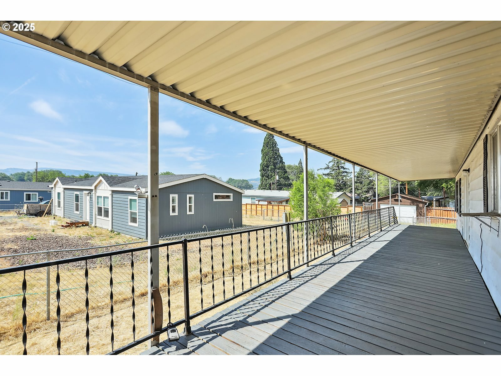 Property Photo: 1013 Dallesport Rd WA 98617