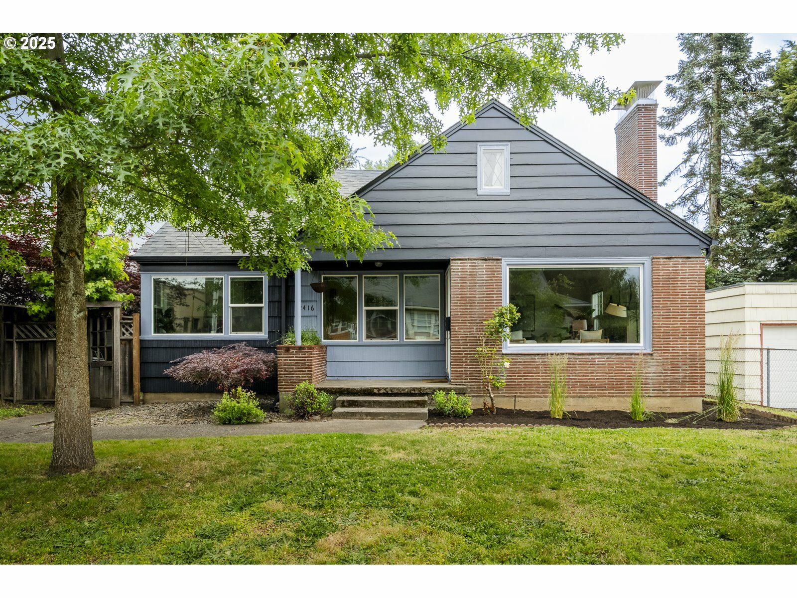 Property Photo:  2416 SE 60th Ave  OR 97206 