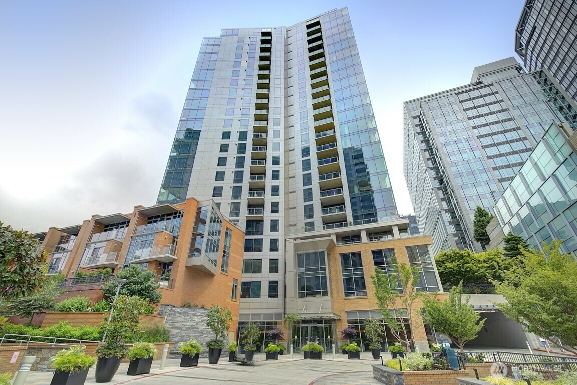 Property Photo:  10650 NE 9th Place 1227  WA 98004 