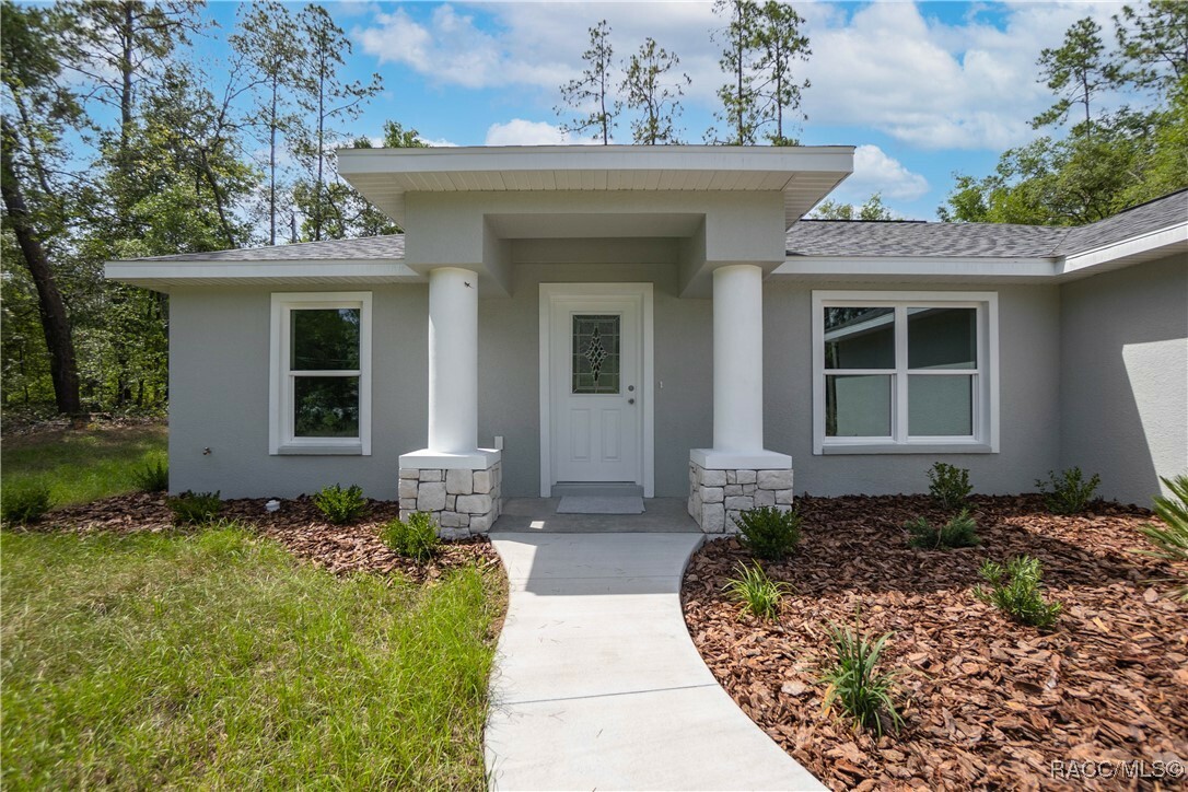 Property Photo: 8880 N Circular Way FL 34434