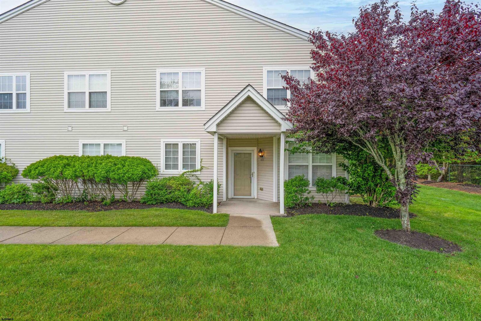 Property Photo:  621 London Court Ii 621  NJ 08234 