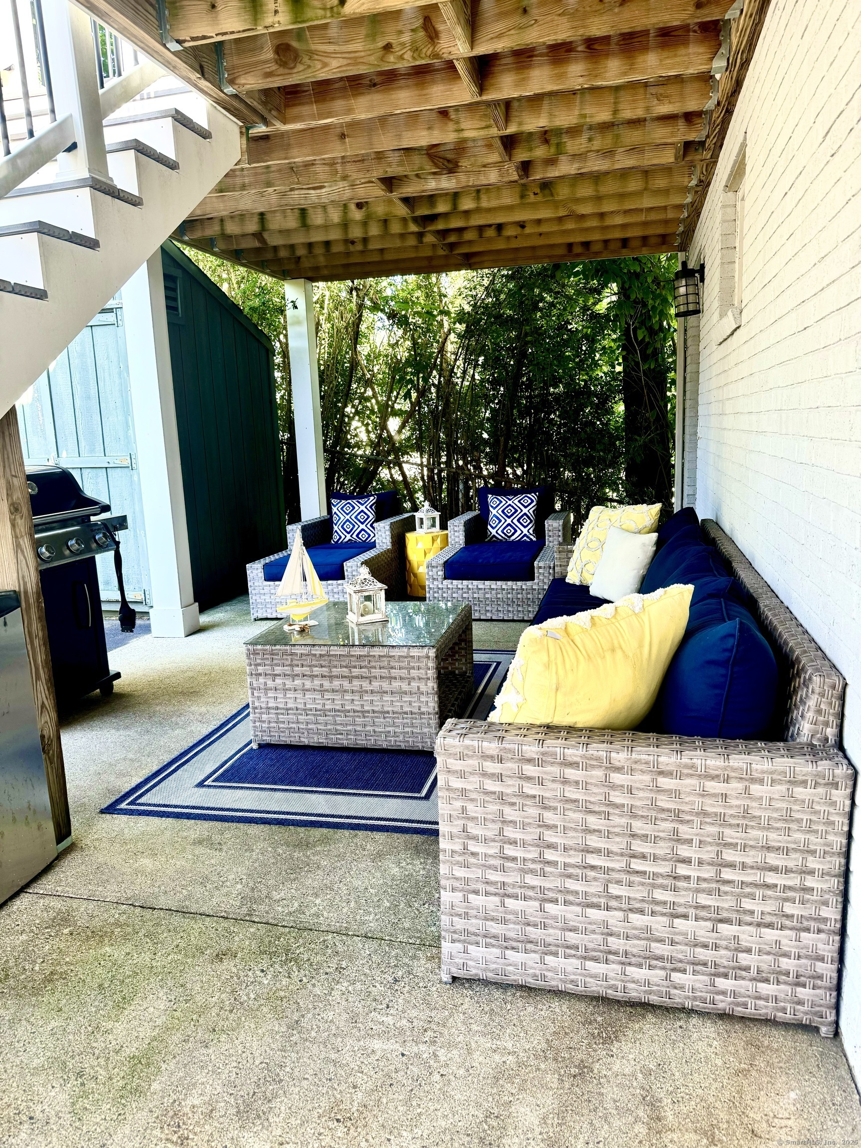 Property Photo:  249 Pequot Avenue 1  CT 06320 