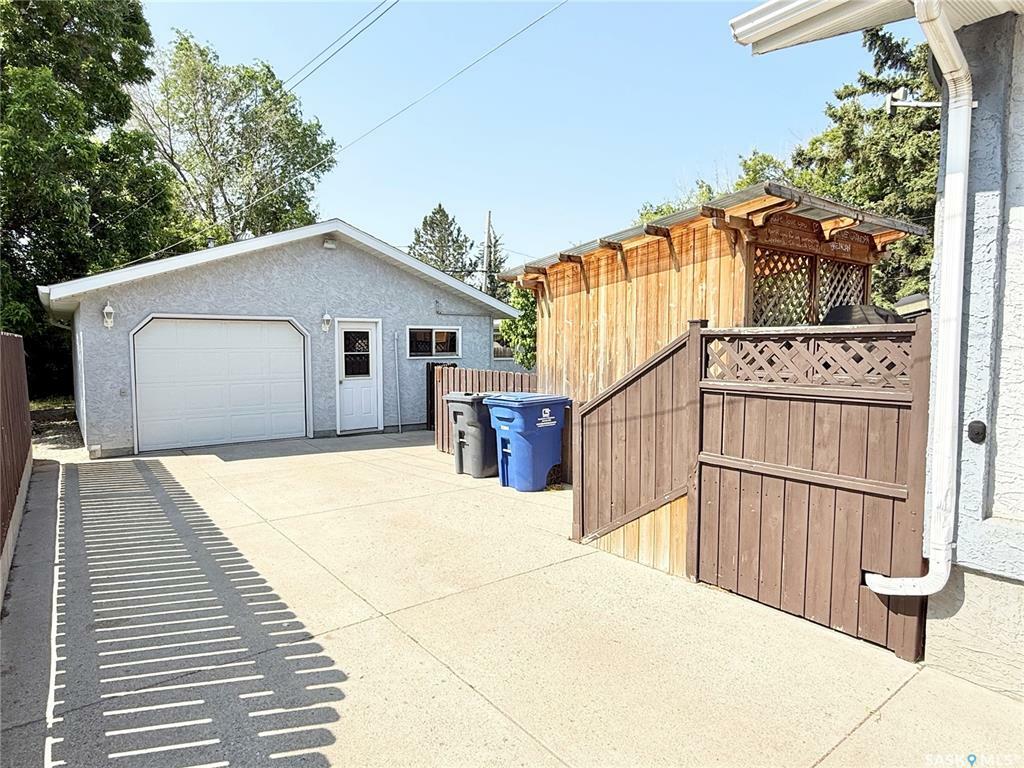 Property Photo: 116 7th Avenue SE SK S4H 1Z2