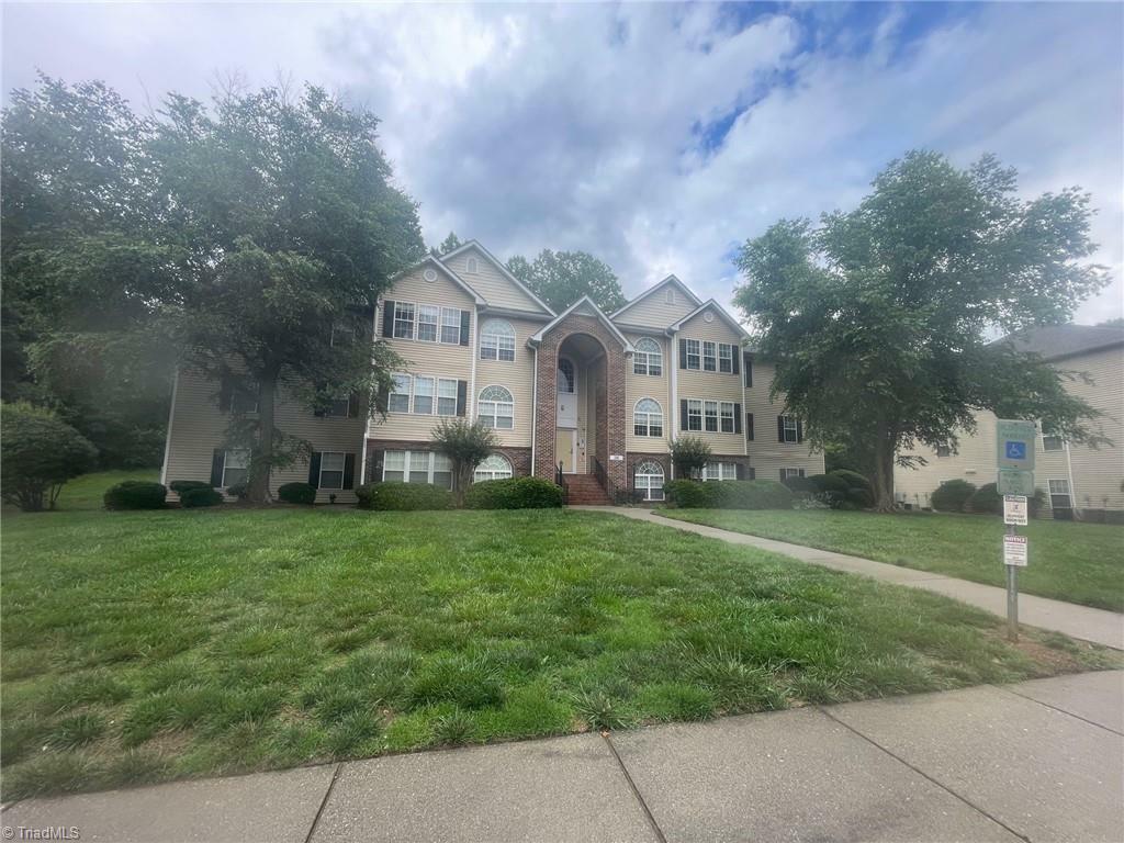 Property Photo: 221 Ivy Glen Court NC 27127