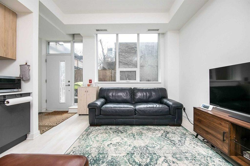 Property Photo: 120 Parliament Street Th101 ON M5A 0N6