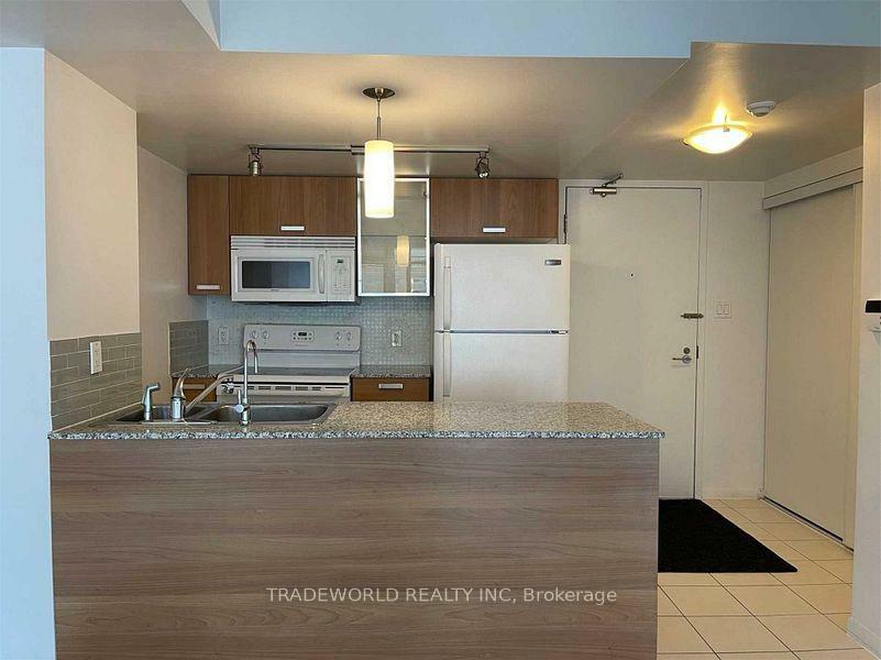 Property Photo: 37 Grosvenor Street 504 ON M4Y 3G5