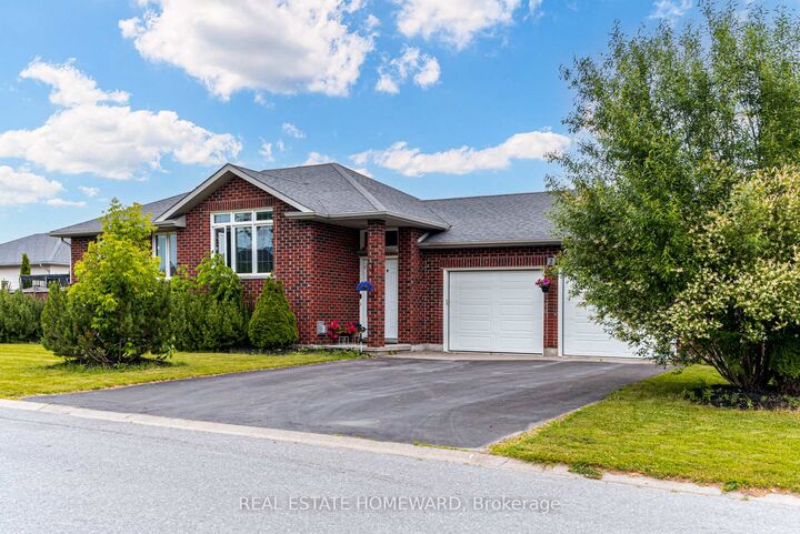 Property Photo:  2 Freedom Crescent  ON K8V 0C1 