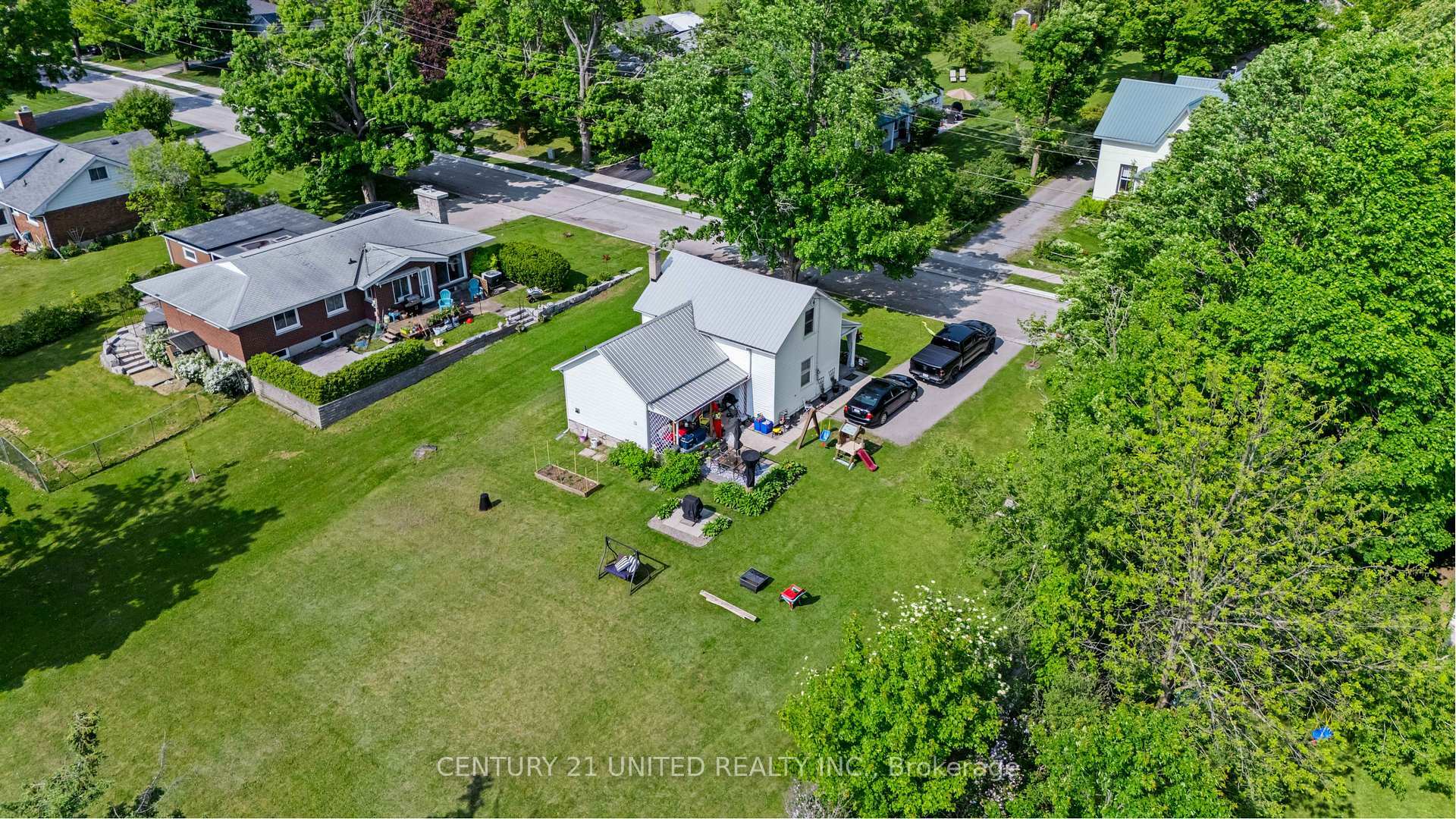 Property Photo: 27 Prospect Street ON K0L 2H0