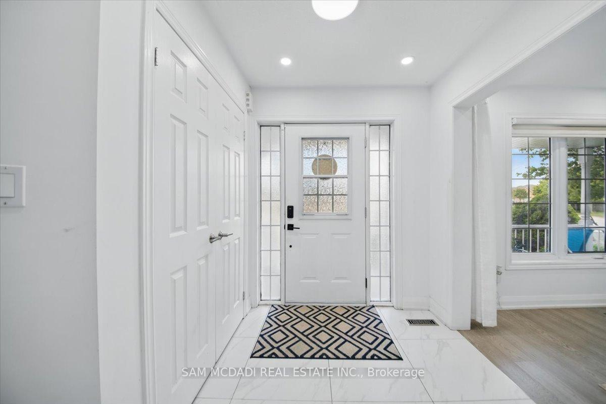 Property Photo:  114 Tanners Drive  ON L7J 2Y8 