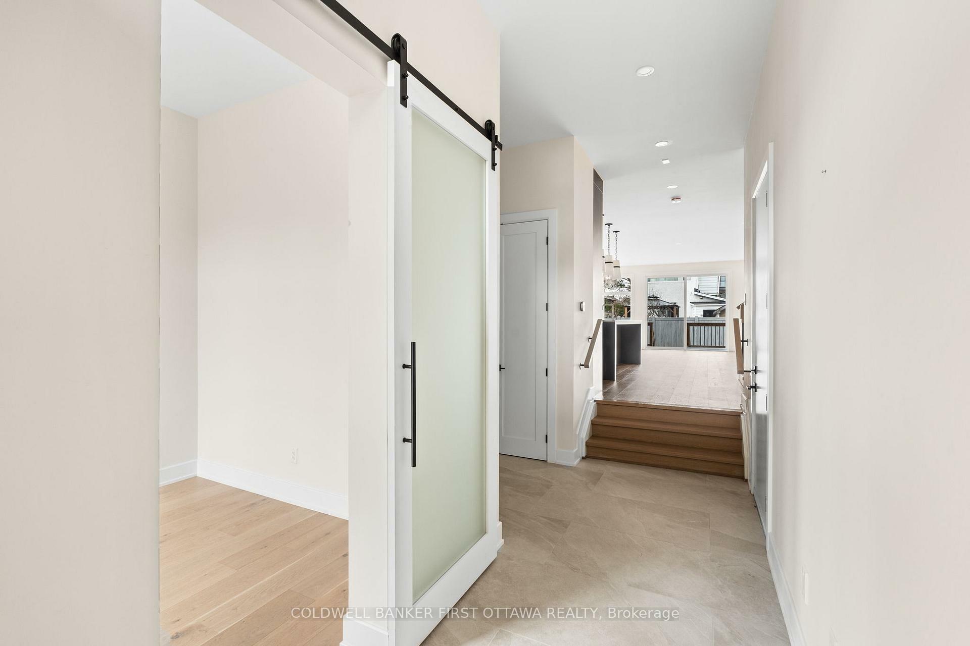 Property Photo:  507 Edison Avenue  ON K2A 1V3 