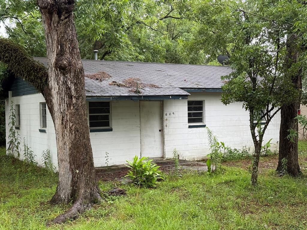 Property Photo:  609 Sixth  GA 31620 