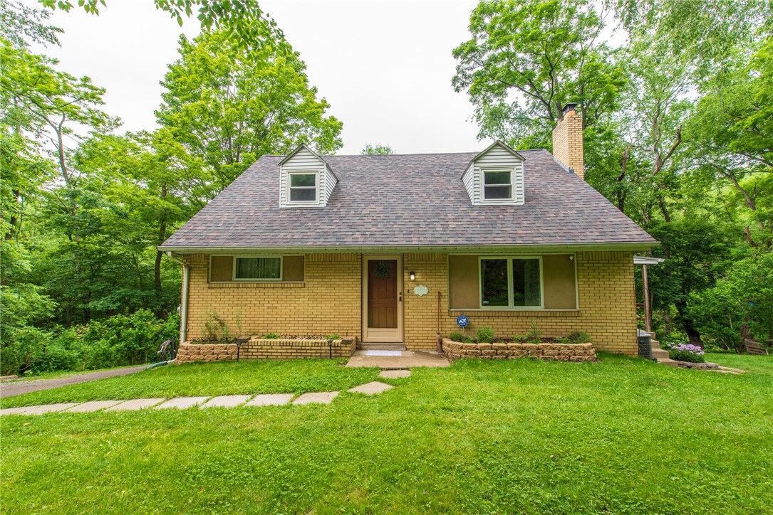 Property Photo: 670 Lougeay Rd PA 15235