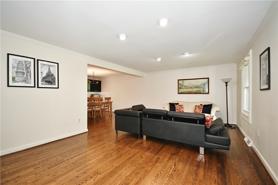 Property Photo: 1921 Garrick Dr PA 15235