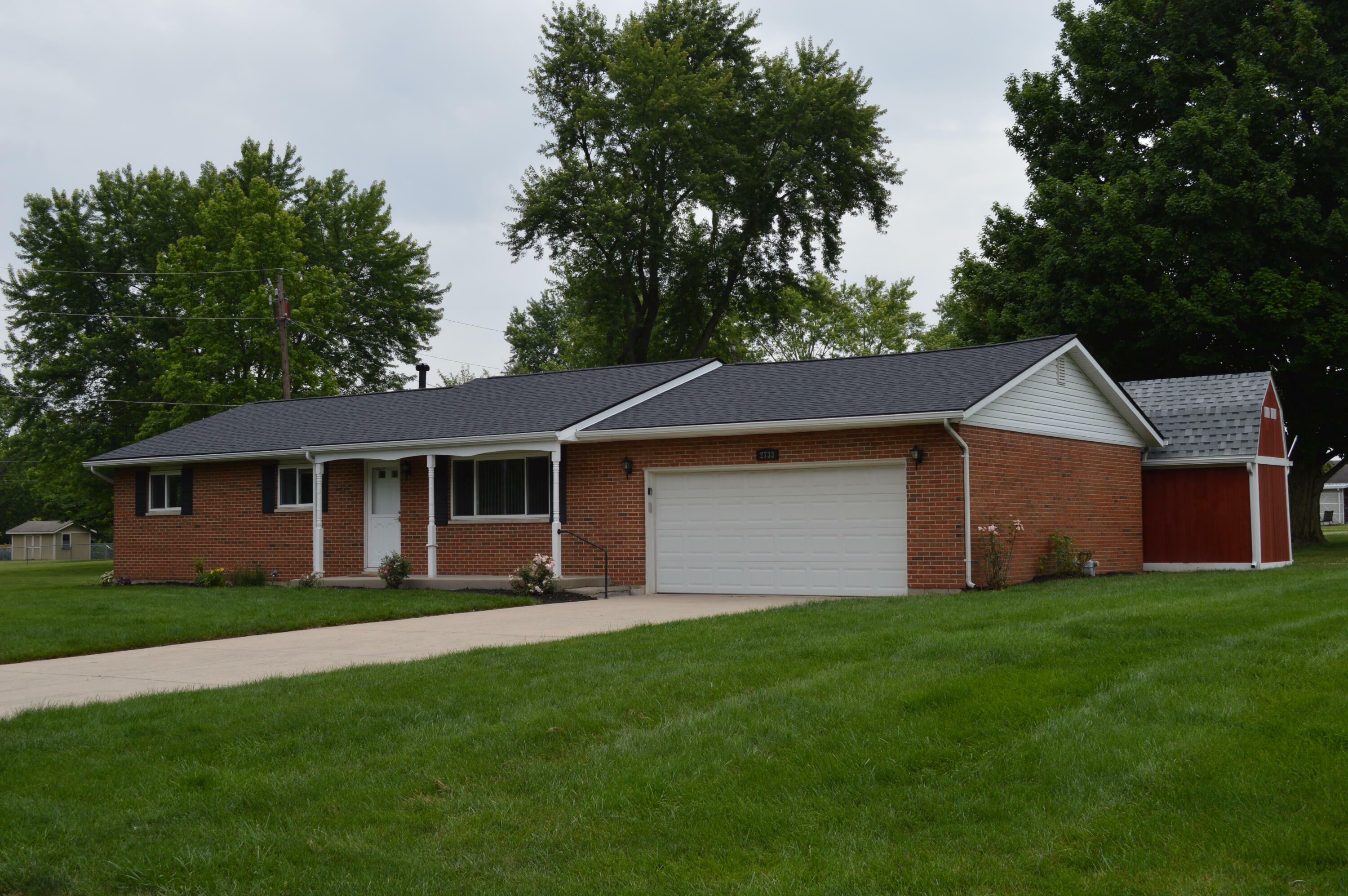 Property Photo: 2733 Rosewood Drive OH 45373