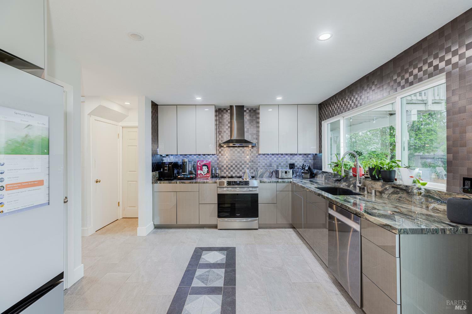 Property Photo:  750 Holly Avenue  CA 94928 