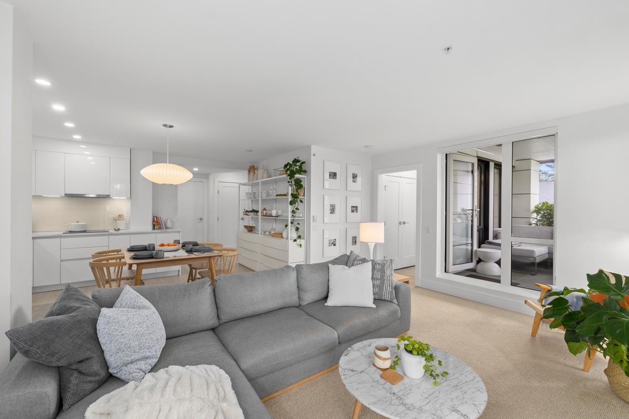 Property Photo: 2239 W 7th Avenue 402 BC V6K 1Y3