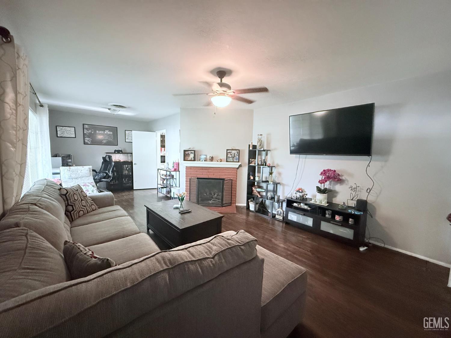 Property Photo:  615 Cherokee Drive  CA 93309 