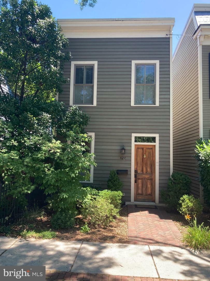 Property Photo: 427 West Street N VA 22314