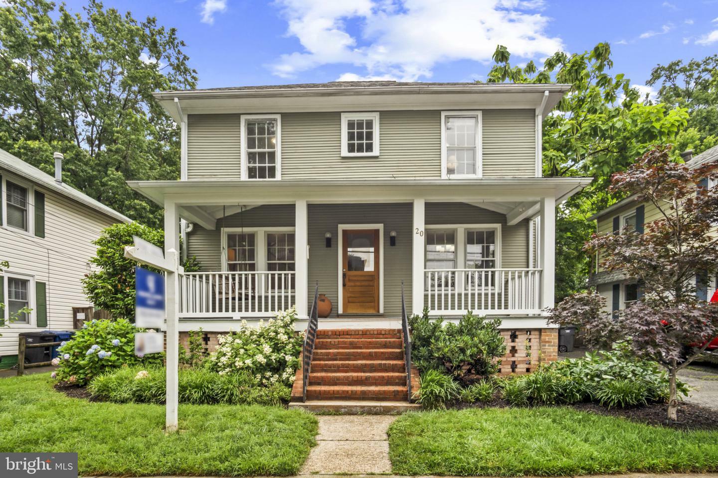 Property Photo: 20 E Bellefonte Avenue VA 22301