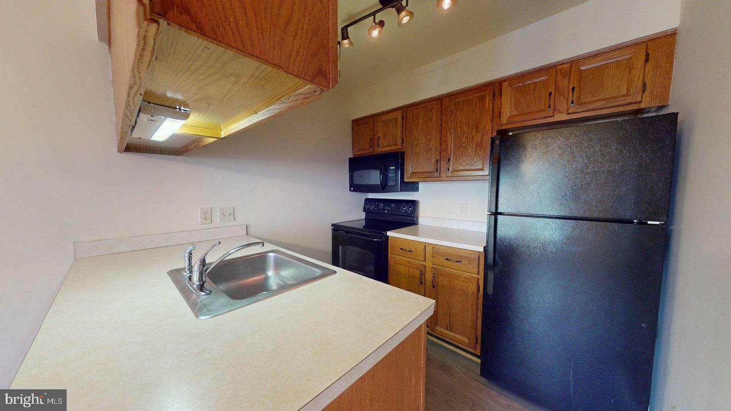 Property Photo: 6008 Chestnut Hollow Court VA 20121