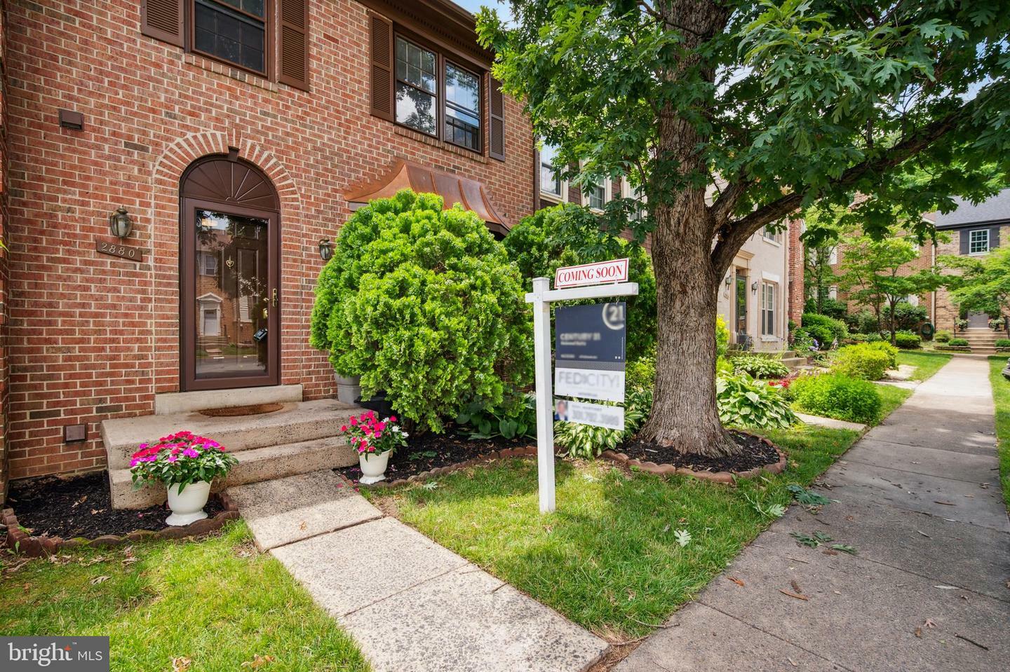 Property Photo: 2880 Kelly Square VA 22181