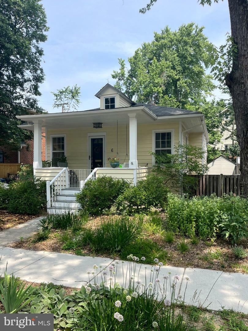 Property Photo: 6 E Walnut Street E VA 22301