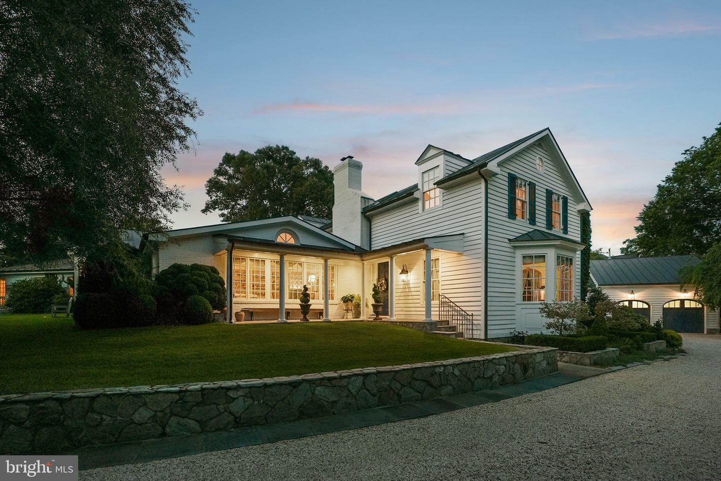 Property Photo: 320 1/2 Mansion Drive VA 22302