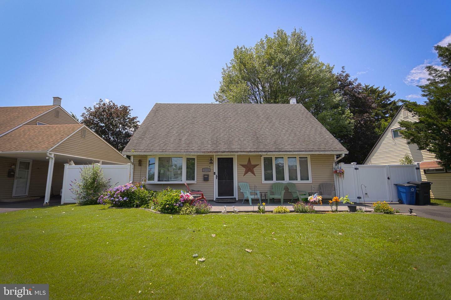 Property Photo: 2828 Normandy Drive PA 19154