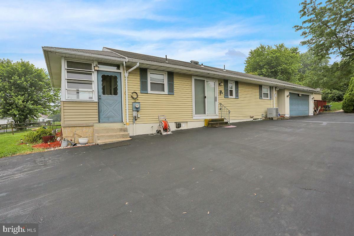 4423 Hill Terrace Drive  Reading PA 19608 photo