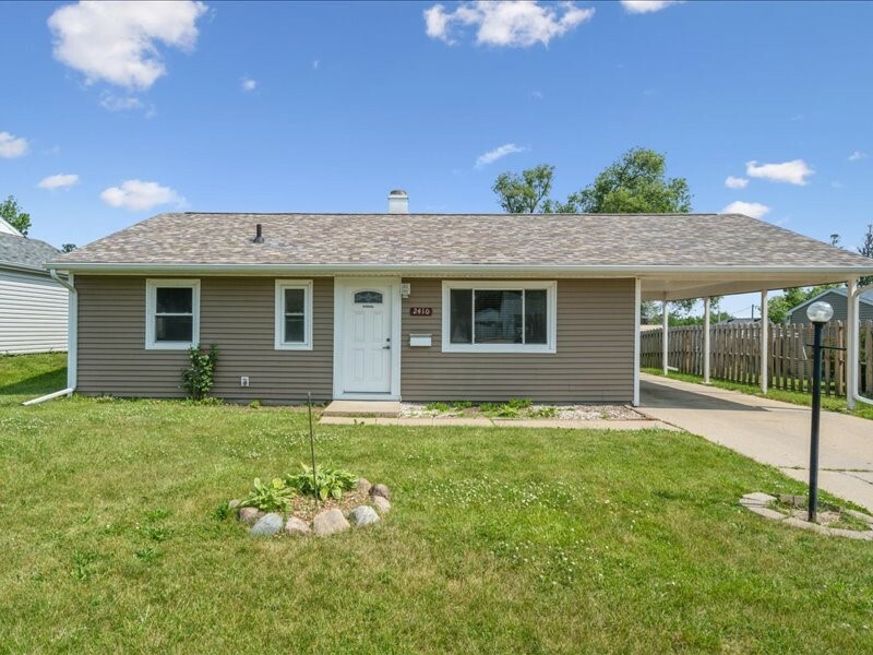 Property Photo: 2410 8th Avenue SW IA 52404