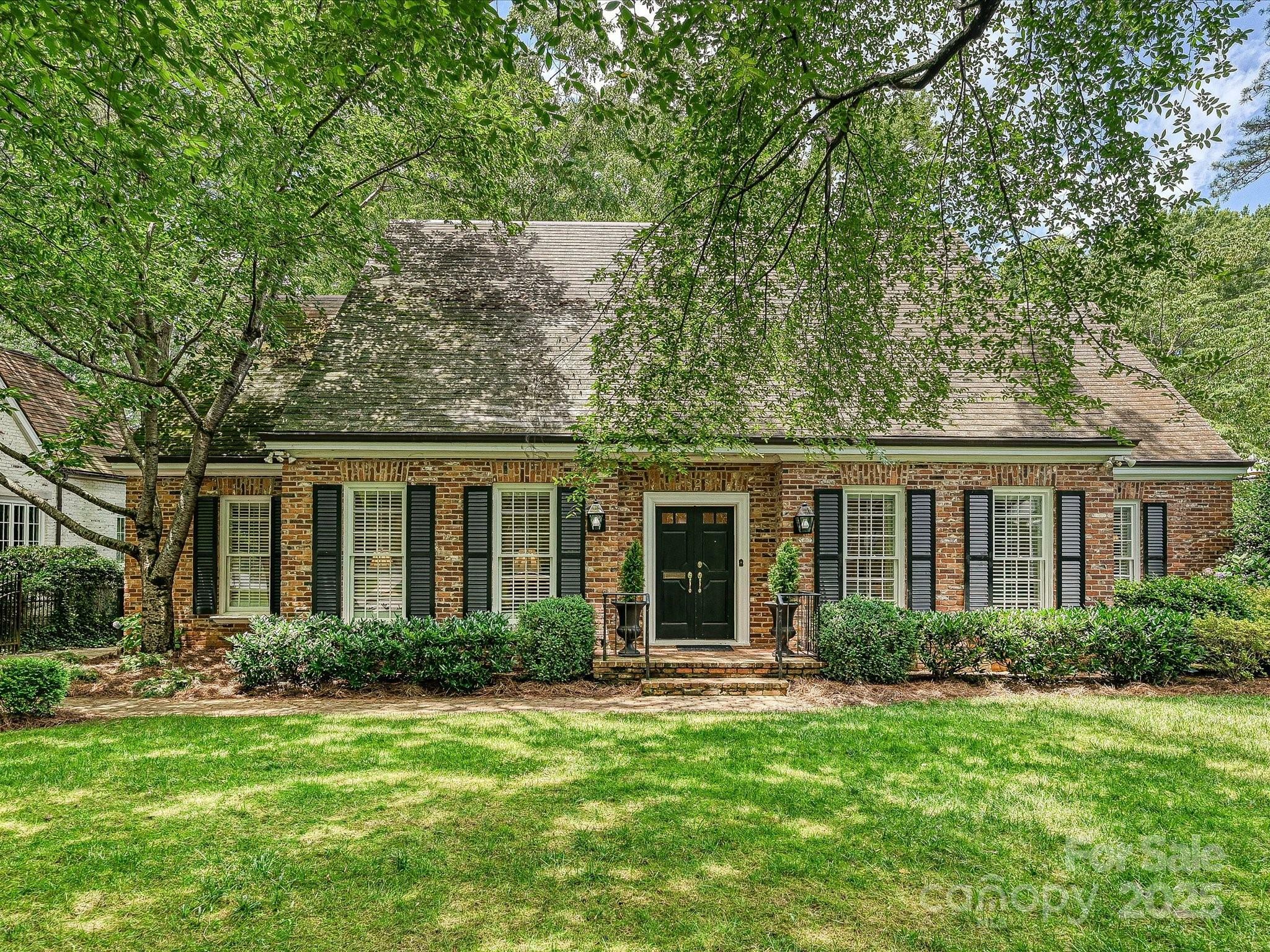 Property Photo: 828 Colville Road NC 28207