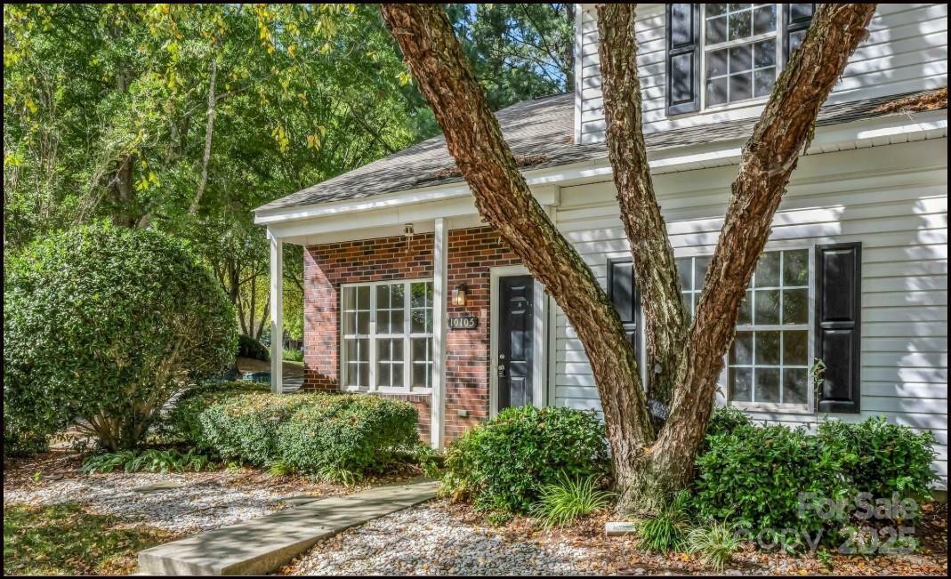 Property Photo: 10105 Reindeer Way Lane NC 28216