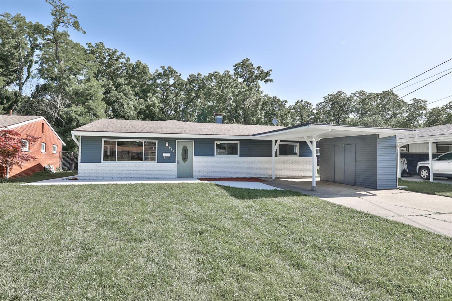 Property Photo: 958 Hollytree Drive OH 45231