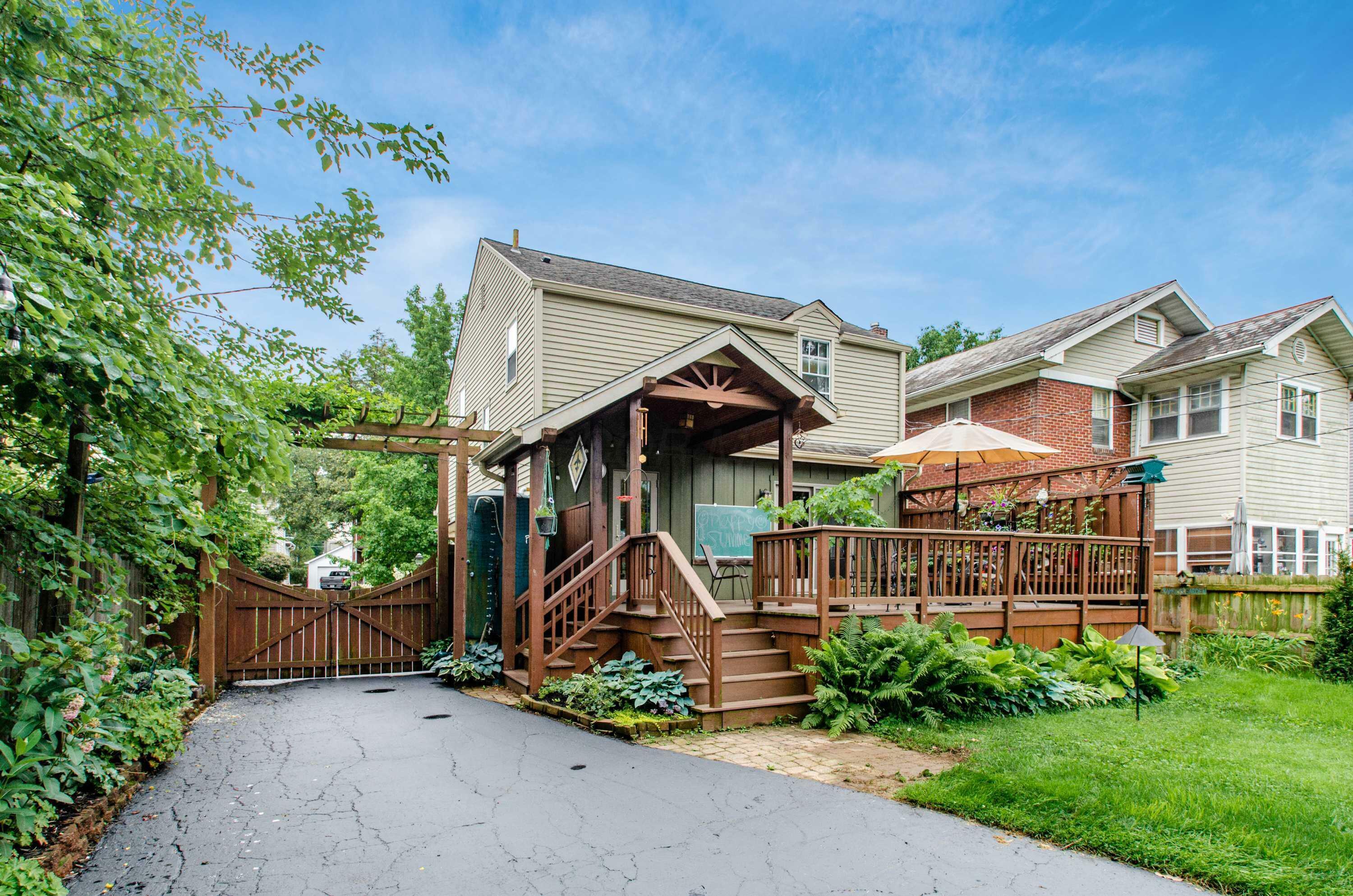 Property Photo: 214 Blenheim Road OH 43214