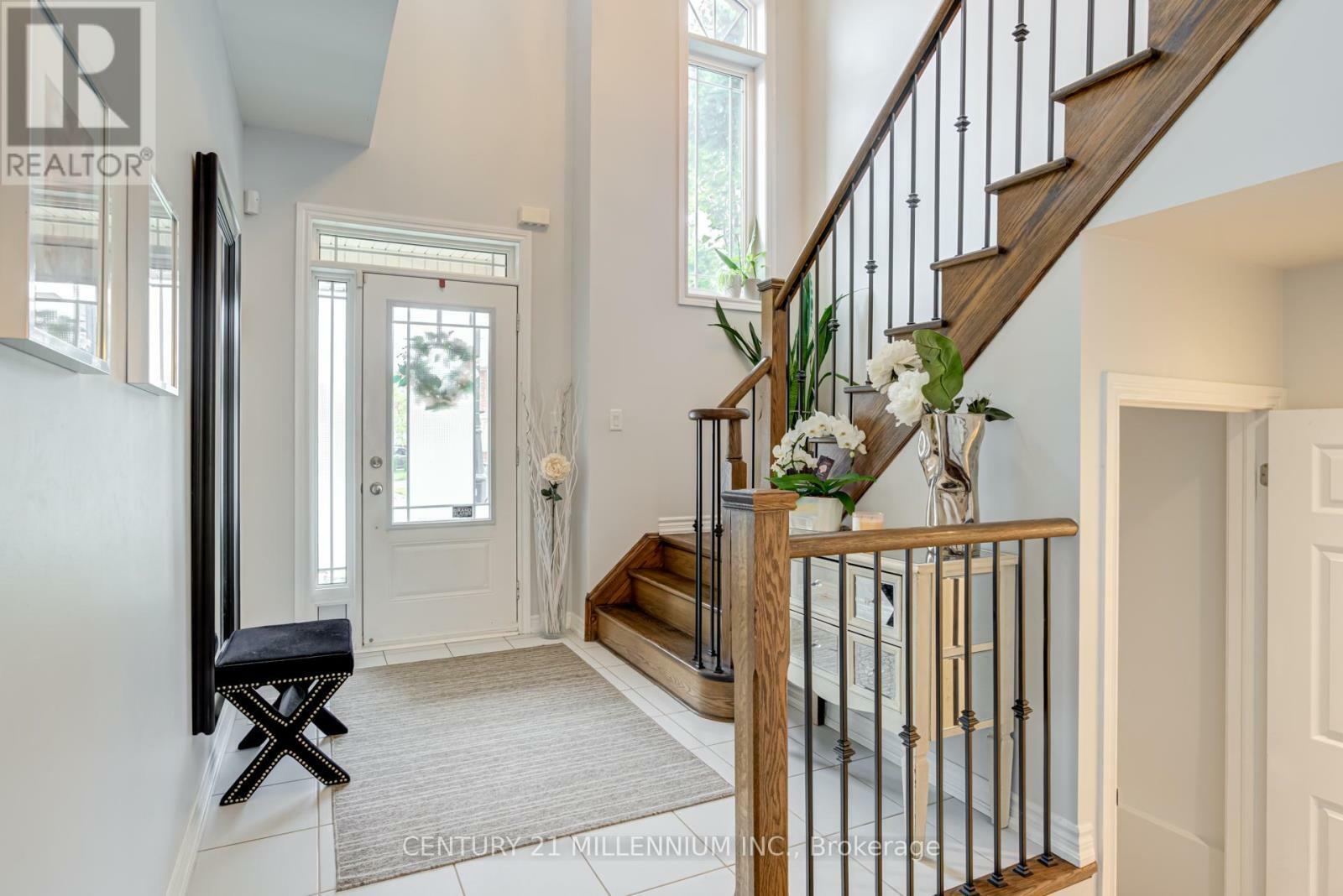 Property Photo: 100 Kempenfelt Trail ON L7A 0Z9