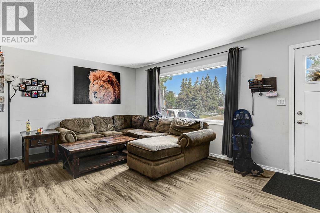 Property Photo: 9825 91 Avenue AB T8V 0G1