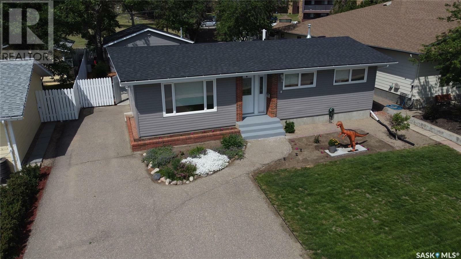 Property Photo: 1000 9th Avenue NE SK S9H 2S9